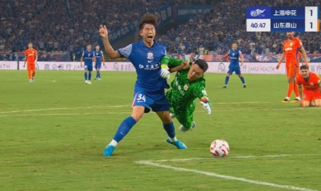 jiuyou-刘诚宇抢出机会被放倒！王大雷扑救抢球送点，吴曦点射破门！