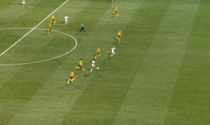 逃过一劫！蒙特雷再入一球被吹越位，多特仍2-1领先！