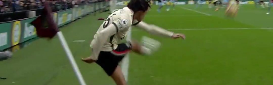 真人娱乐-利物浦出征伯恩利前夕，重温法比尼奥2021-22赛季关键制胜球