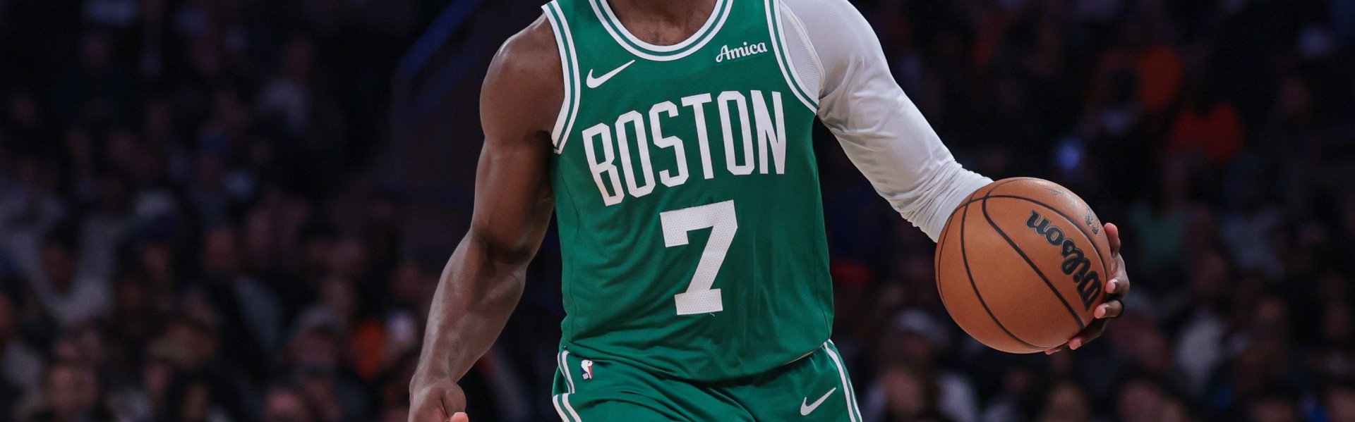 在线娱乐-杰伦·布朗：阿马里·威廉姆斯护筐很棒 让球队攻防变得轻松不少