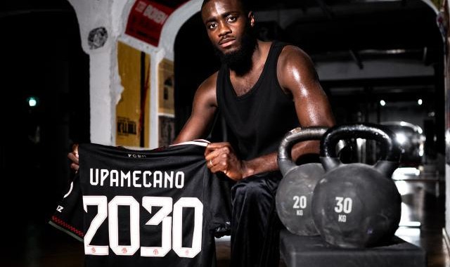 顶级薪资留住顶级中卫，于帕续约印证拜仁霸主地位