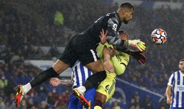 真·满地找牙！阿森纳艰难战平 巴西中卫又一次遭罪