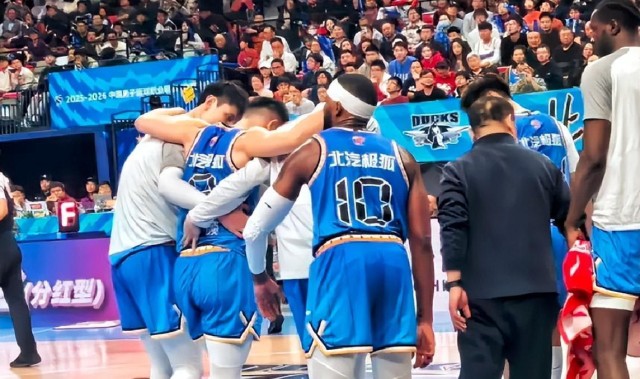 在线娱乐-继续补强！麦基迟迟不来，首钢寻找新外援，曝俱乐部接触杰佛森