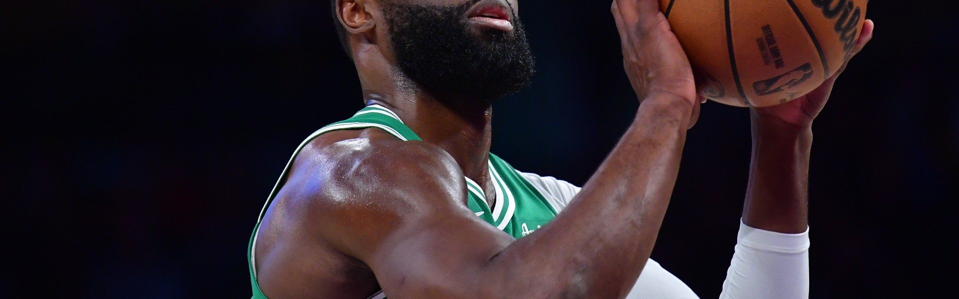 九游平台-里程碑！杰伦·布朗NBA生涯总得分突破13000分 队史第12位